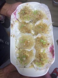 美味的蒜蓉粉丝扇贝