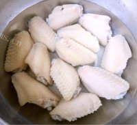 美味的红烧板栗鸡翅做法图解6)