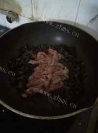 家常菜木耳炒肉丝做法图解10)