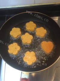 自制红薯饼做法图解7)