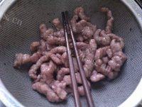 家常菜茶树菇炒牛肉做法图解2)