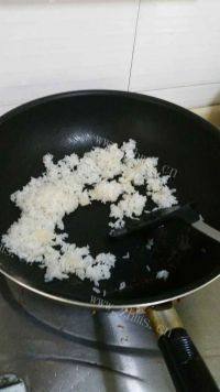 妈妈做的蛋炒饭做法图解3)