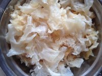 美味银耳炖粉做法图解2)