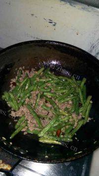 家常菜干煸四季豆做法图解11)