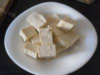 家常菜胡萝卜烧豆腐做法图解2)