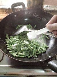 易做的豆角炒肉做法图解5)
