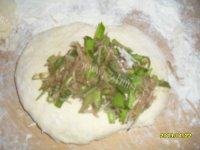 诱人的韭菜肉饼做法图解12)