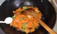 「DIY」胡萝卜炒肉做法图解5)