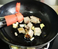 美味可口的羊排胡萝卜盖饭做法图解3)