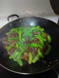家常菜荷兰豆炒腊味做法图解5)