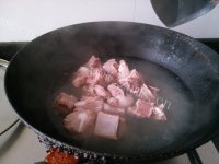 美味佳肴般的山药排骨汤做法图解3)