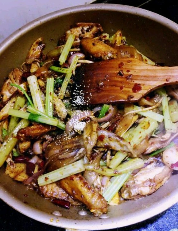 独特的香辣鸡翅