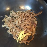 好吃的笋干炒肉做法图解4)