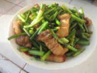 家常菜蒜台炒肉