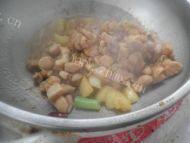家常菜土豆烧鸡肉做法图解11)