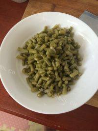 开胃的肉末酸豆角做法图解1)