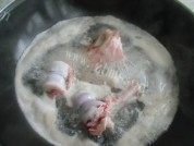 美味的海带骨头汤做法图解3)