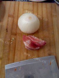 家常菜圆葱炒肉做法图解1)