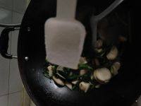 家常菜杏鲍菇炒菠菜