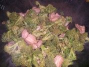 肉炒西兰花做法图解4)
