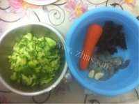 特色菜西兰花炒虾仁做法图解1)
