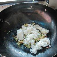 韭菜蛋炒饭自制做法图解8)