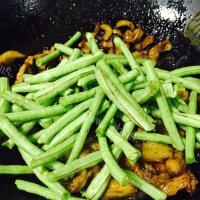 美味营养的炖豆角做法图解11)