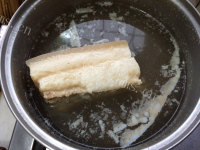 美味的酸菜氽白肉做法图解2)