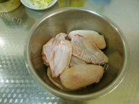 美味的柠檬锡纸包烤鸡翅做法图解1)