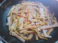 家常菜雷笋炒肉丝做法图解9)