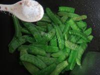 常吃不腻的荷兰豆炒肉做法图解5)