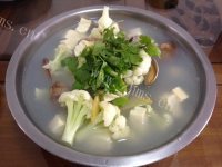 美味的花蛤豆腐汤