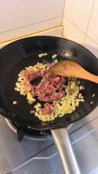 食欲满满的茄汁肉酱意大利面做法图解4)