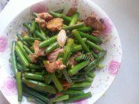 家常菜蒜薹炒肉