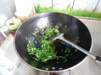质嫩爽口的韭菜炒饭做法图解4)