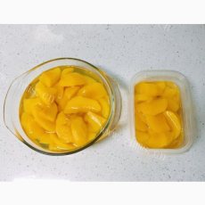 珍馐美味的黄桃罐头