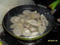 自己做的猪肉胡萝卜水饺做法图解18)