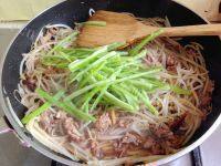 家常菜绿豆芽炒肉丝做法图解8)
