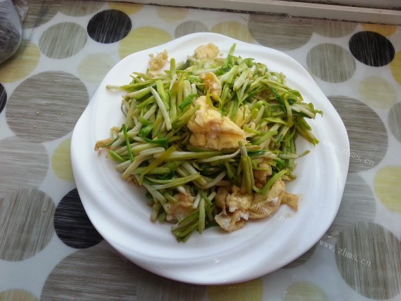 诱人的蒜苗炒鸡蛋