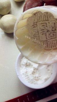 自制奶黄冰皮月饼做法图解23)