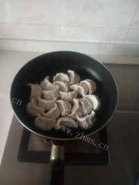 唇齿留香的煎饺做法图解4)