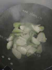 美味的丝瓜蛋花汤做法图解2)
