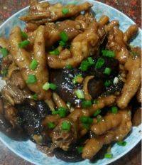 美味可口的红烧鸡爪