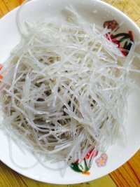 美味的粉条炒鸡蛋做法图解4)