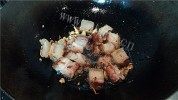 家常菜烧肉炒芹菜做法图解3)