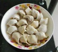 自制香菇猪肉饺做法图解5)