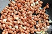 让你食欲十足的炒花生米做法图解4)