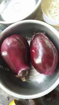 简易的煎茄盒做法图解1)