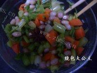 凉拌芹菜花生米自制