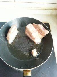 老爸做的梅菜扣肉做法图解3)
